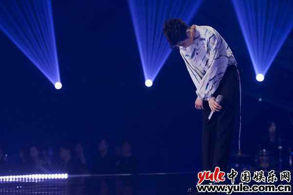 王源《谁是宝藏歌手》再唱《姑娘》 低吟浅唱温柔氛围满分