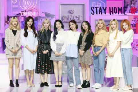 TWICE宣布6月1日回归 发行新歌《MORE & MORE》