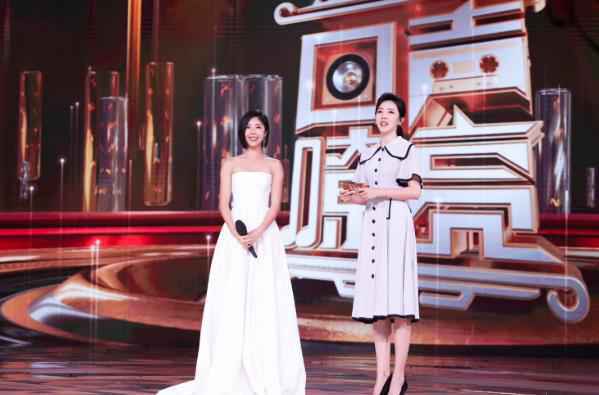 赵奕欢献唱《夜空中最亮的星》 唱响回声嘹亮