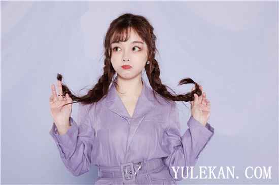 黄霄雲录音室版《我用所有报答爱》上线 歌曲全新改编情感细腻