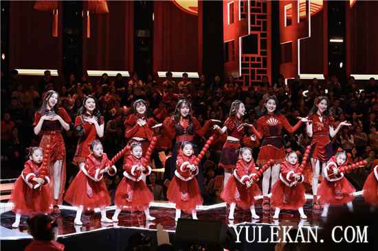 SING女团江苏卫视元宵灯会表演的开场歌舞是什么?