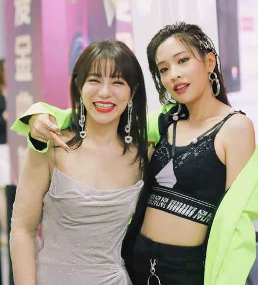 四朵金花！丁当袁咏琳黄龄金莎再相聚感情好