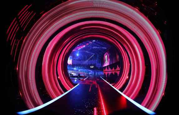 东方卫视《中国梦之声·我们的歌》曝光竞演舞台 概念元素组合歌曲青春样