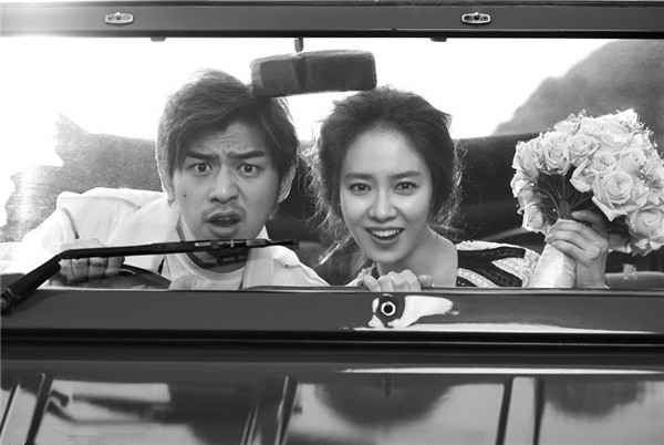 橙汁夫妇婚纱照曝光 陈柏霖再登封面