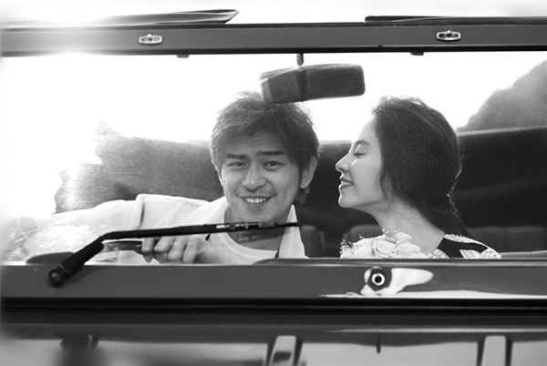 橙汁夫妇婚纱照曝光 陈柏霖再登封面