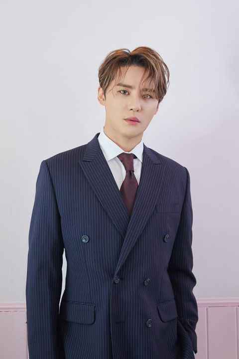 金俊秀再展票房威力 年末演唱会瞬间售空!