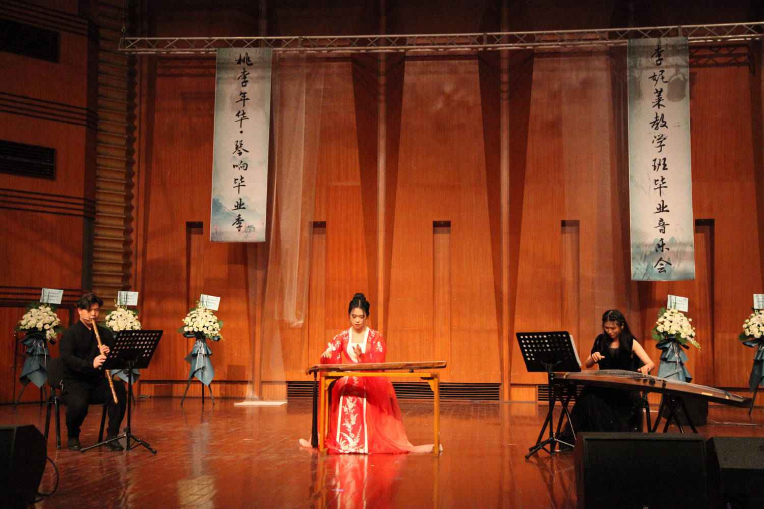 “琴响毕业季——李妮莱毕业班音乐会”顺利举行