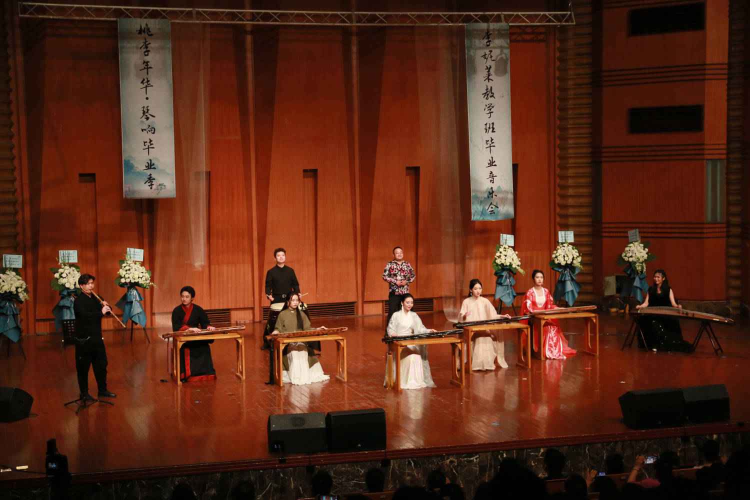“琴响毕业季——李妮莱毕业班音乐会”顺利举行