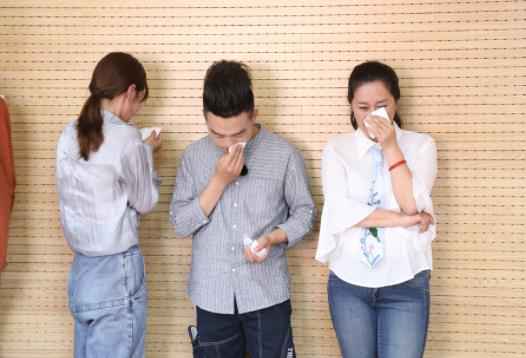 唐国强、金巧巧指导群演“因性练才” 《群演公社》第一期获好评