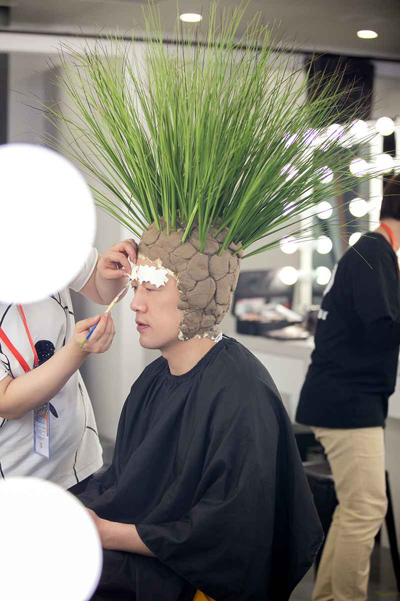 王耀庆回归牛气满满的哥哥 双综霸屏登热搜榜单