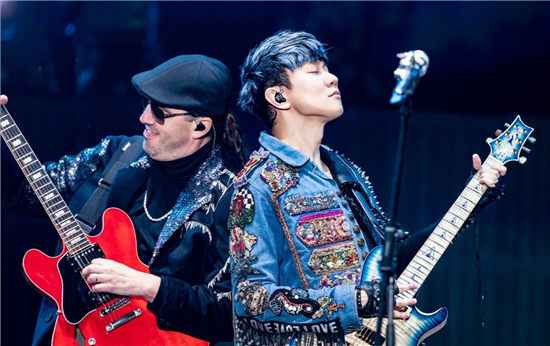 歌手林俊杰成都演唱完美收场，限定粉丝福利超暖心