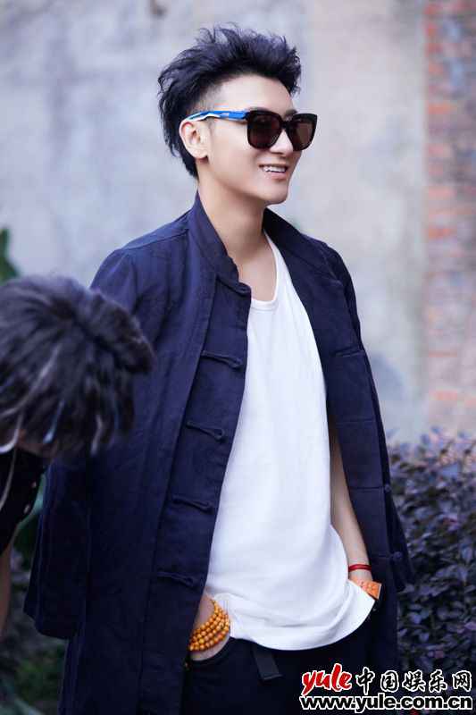 黄子韬《萌探探探案》卧底搜证上演警匪对决 承继使命致敬“无名英雄”