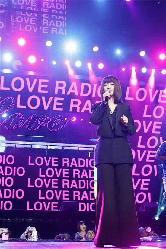 金海心出席《最爱金曲榜》音乐盛典