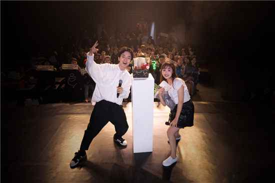 孙艾藜《写故事的人》生日首唱