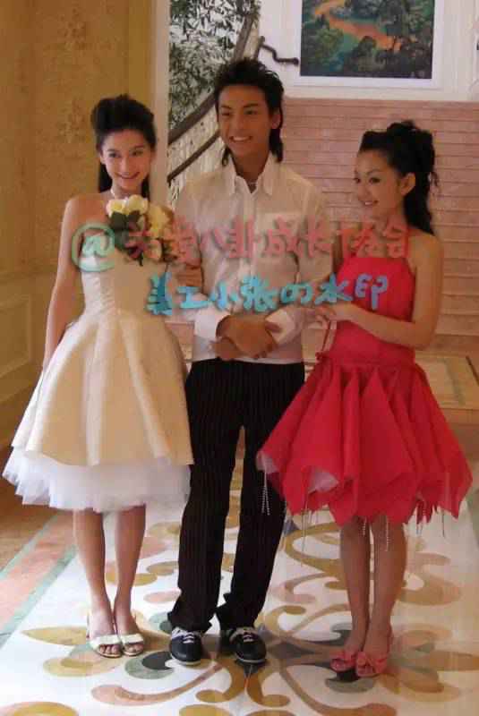 曝Angelababy16岁打工照面容青涩