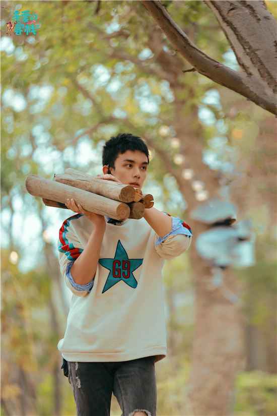 《亲爱的客栈》管家吴磊化身暖心小助手