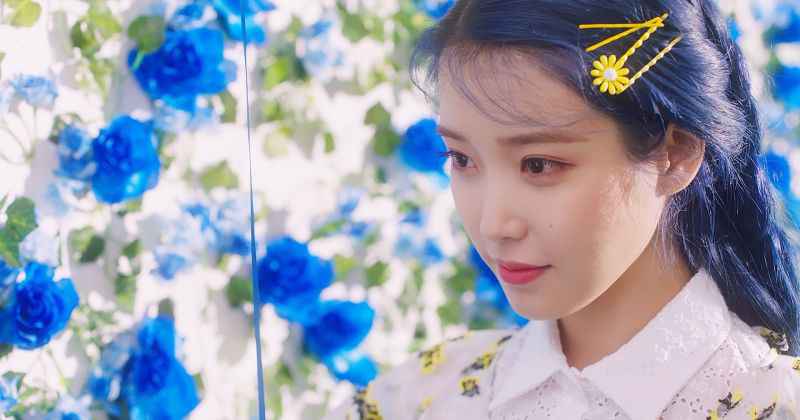 不愧是 IU!〈Love poem〉全曲列队占领排行榜