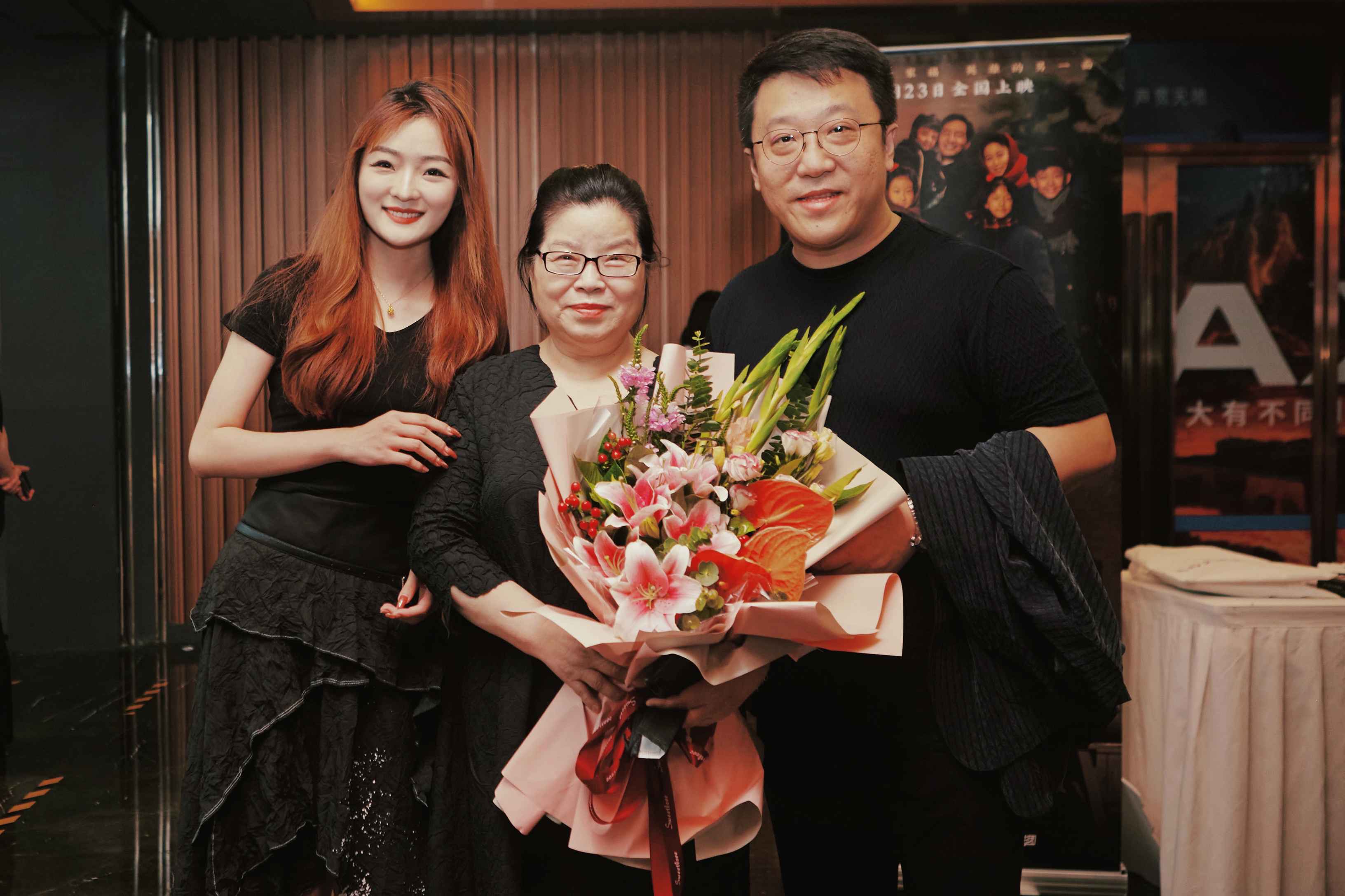 我的父亲焦裕禄首映、新生代歌手邓婷丹获认可