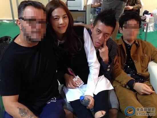 陈冠希出新歌表不满：小心女孩为你的钱