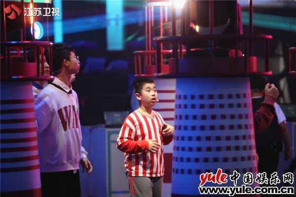 《超脑少年团》抵达“逆行力之星” 选手互放“狠话”火药味足