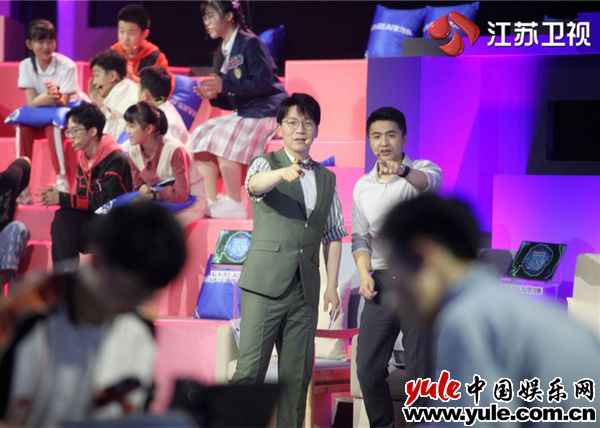 《超脑少年团》抵达“逆行力之星” 选手互放“狠话”火药味足