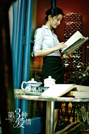 《第三种爱情》曝“甜蜜蜜”海报刘亦菲宋承宪拥吻过七夕