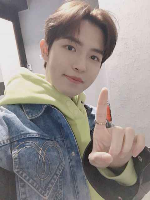 金在焕〈MOMENT〉夺七国 iTunes 冠军 今晚公开新歌 MV！