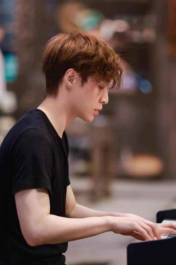 张艺兴《向往的生活》收官 “田野音乐会”告别桃花源