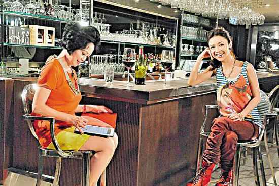 查小欣谈邓紫棋:摔一跤就会知道痛