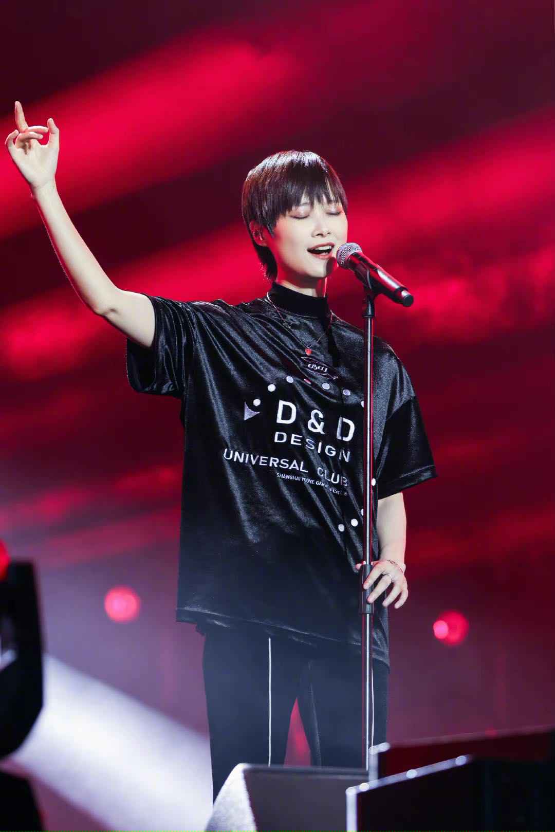 李宇春亮相音乐节 家乡献唱多首金曲燃爆现场