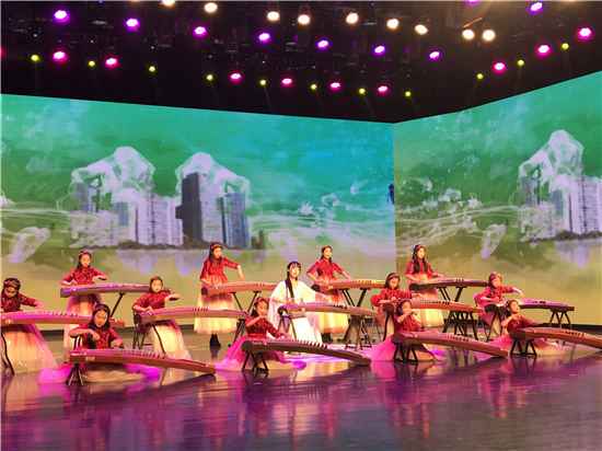 冯安婧男携“墨筝琴舍”学员录制《环球星少年》