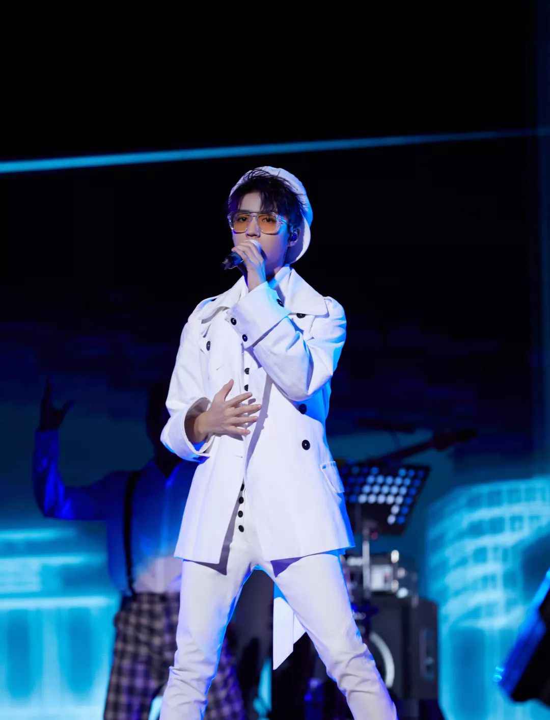 王俊凯空降18首歌曲!占据飙升榜前30,前三首厉害了!