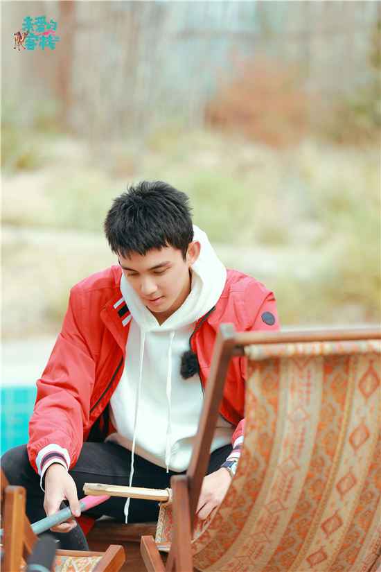 《亲爱的客栈》冲刺阶段管家吴磊致力宣传“非遗”文化