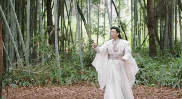 《我的女主别太萌》江小萌进入游戏世界,成为弱水国九公主江萌萌