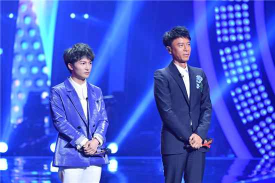 《我们的歌》李克勤搭档周深动人演绎《那片海》