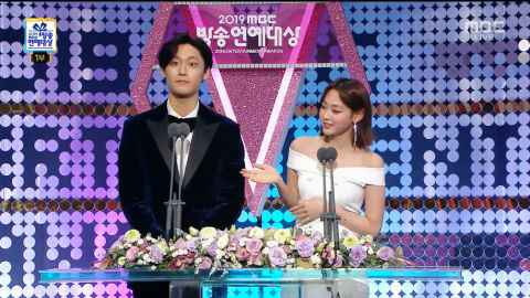 【MBC演艺大赏】李到晛问美娜：「P.O跟我~你会选谁？」