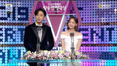 【MBC演艺大赏】李到晛问美娜：「P.O跟我~你会选谁？」