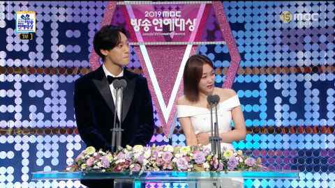 【MBC演艺大赏】李到晛问美娜：「P.O跟我~你会选谁？」