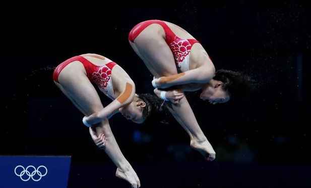 中国代表团第8金!张家齐陈芋汐女子双人十米台夺金