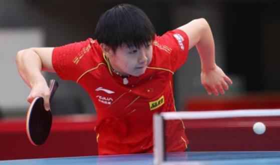 孙颖莎首次登上奥运赛场，顺利晋级16强