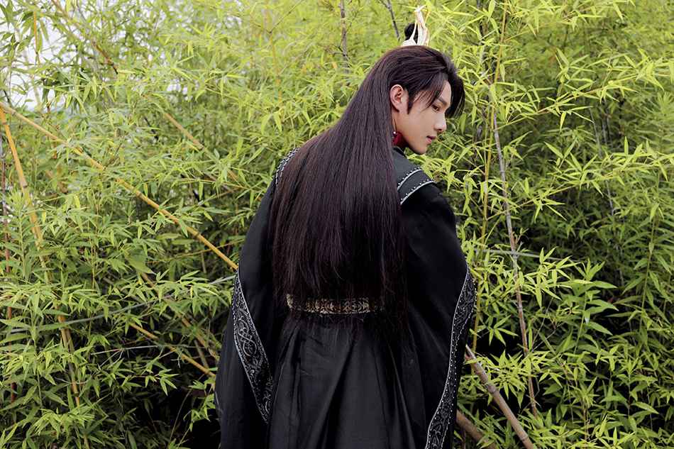 黄圣池《花间新娘》剧照曝光 潇洒俊朗眼神有戏