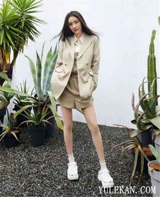 杨幂的愚人节是怎么过的?杨幂这两天为什么频繁发美照?