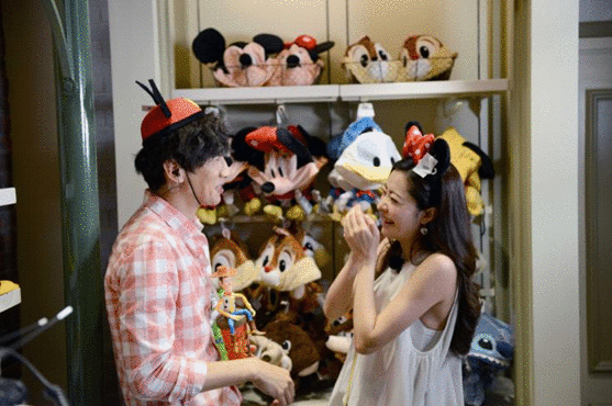 熊黛林李光洙香港迪士尼乐园甜蜜约会