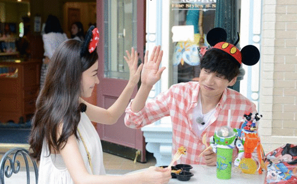 熊黛林李光洙香港迪士尼乐园甜蜜约会