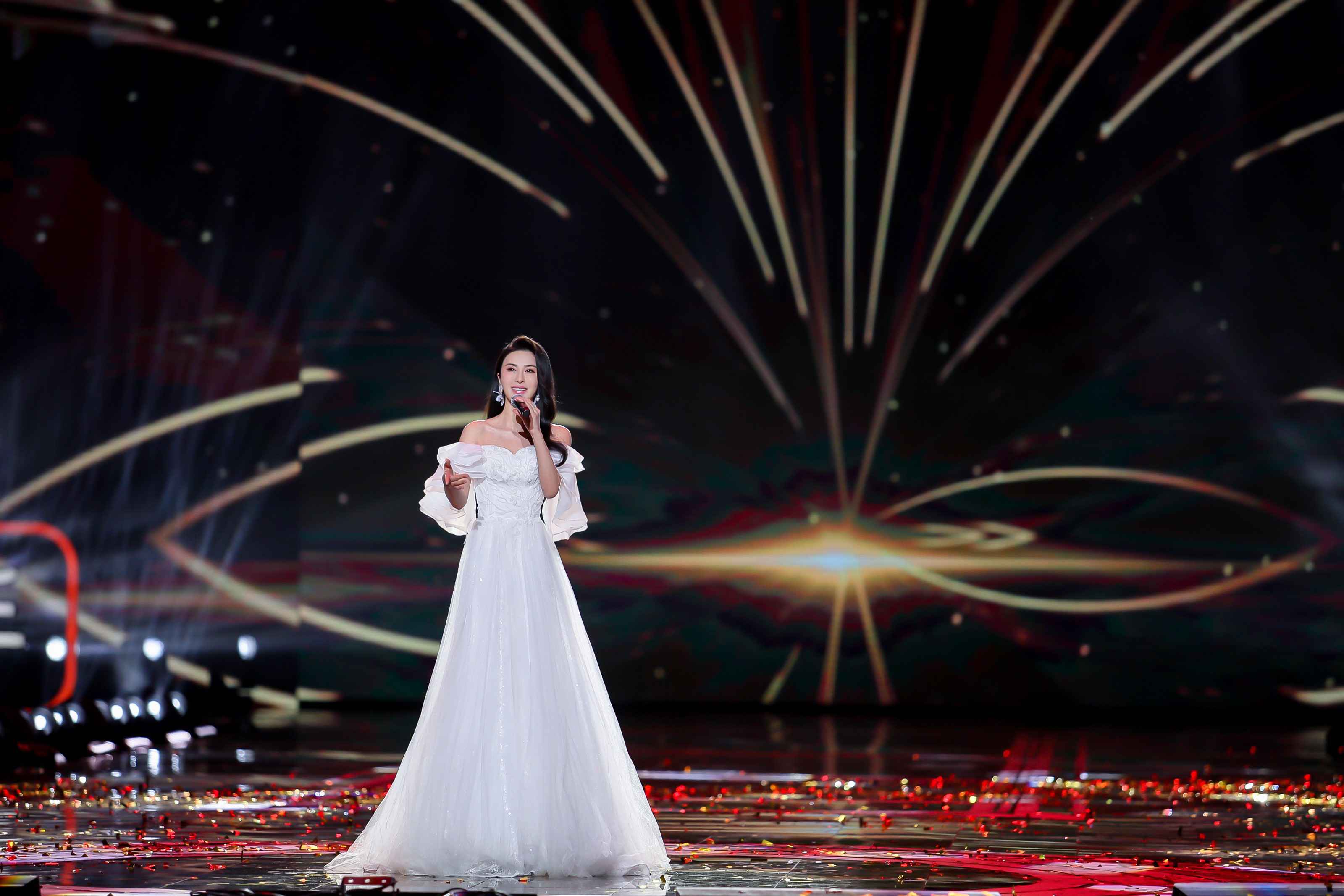 女神伊丽媛:自律带给她的远不止自由和远方