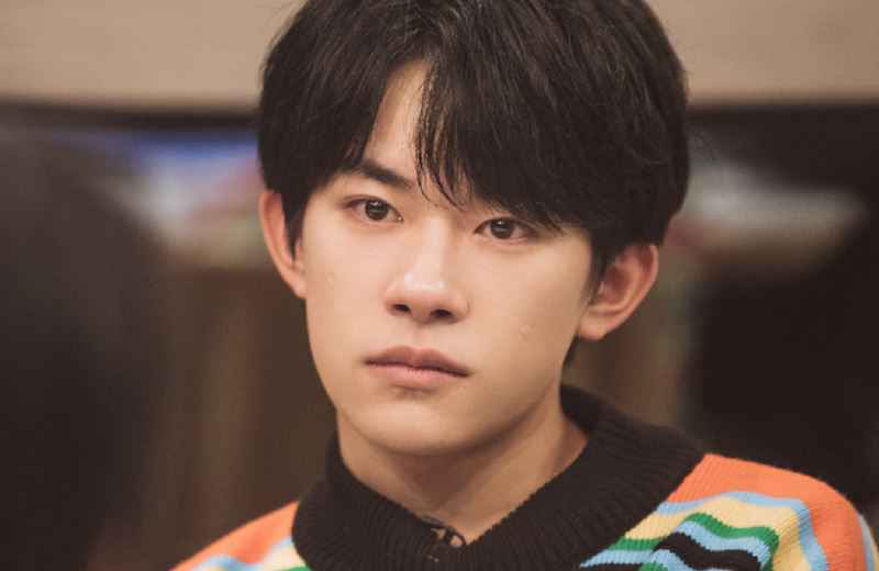 《朋友请听好》何老师谈到摸徐峥光头手感，网友：说得我都想试试