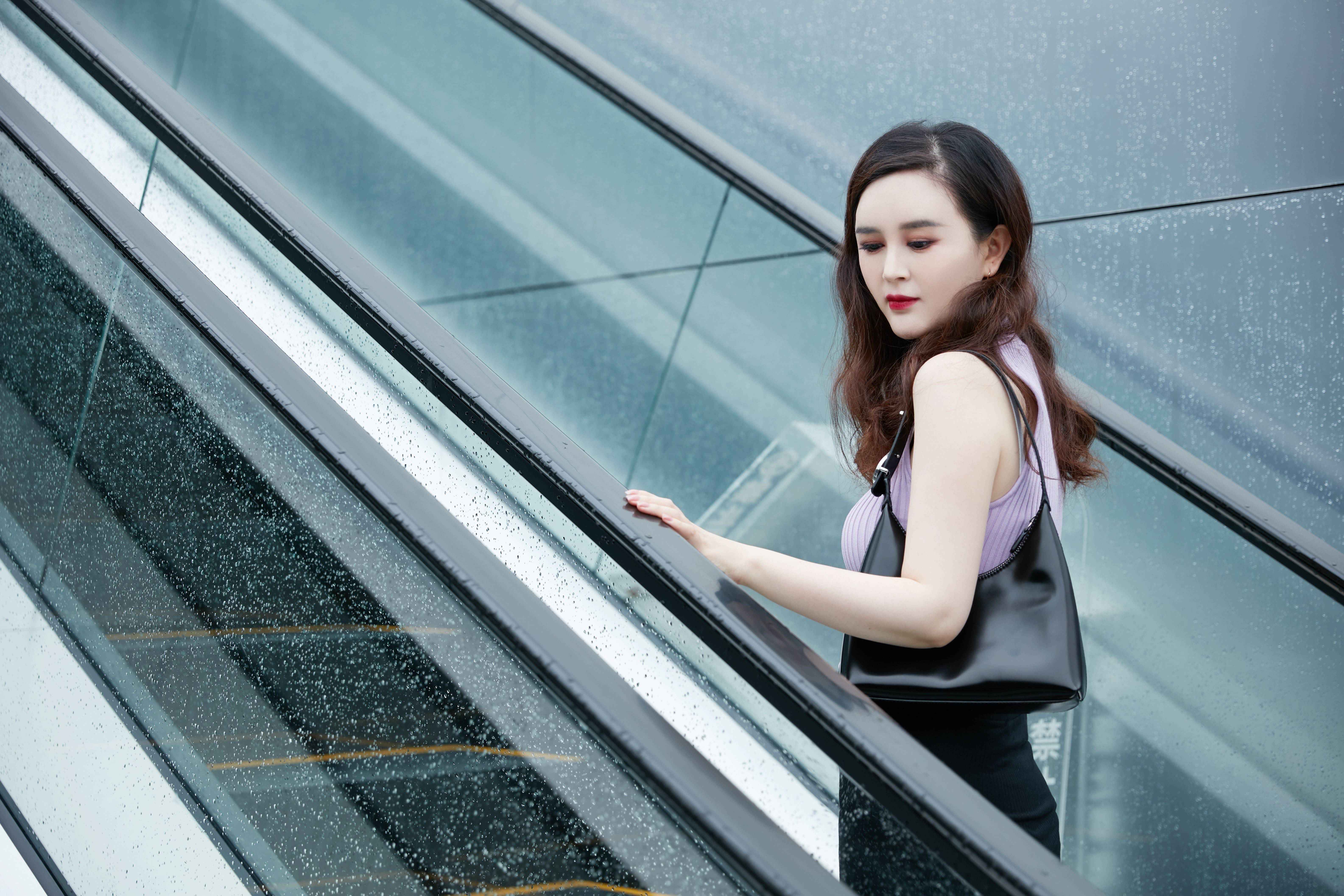 复古盛夏，刘竞翩翩回眸的优雅时光