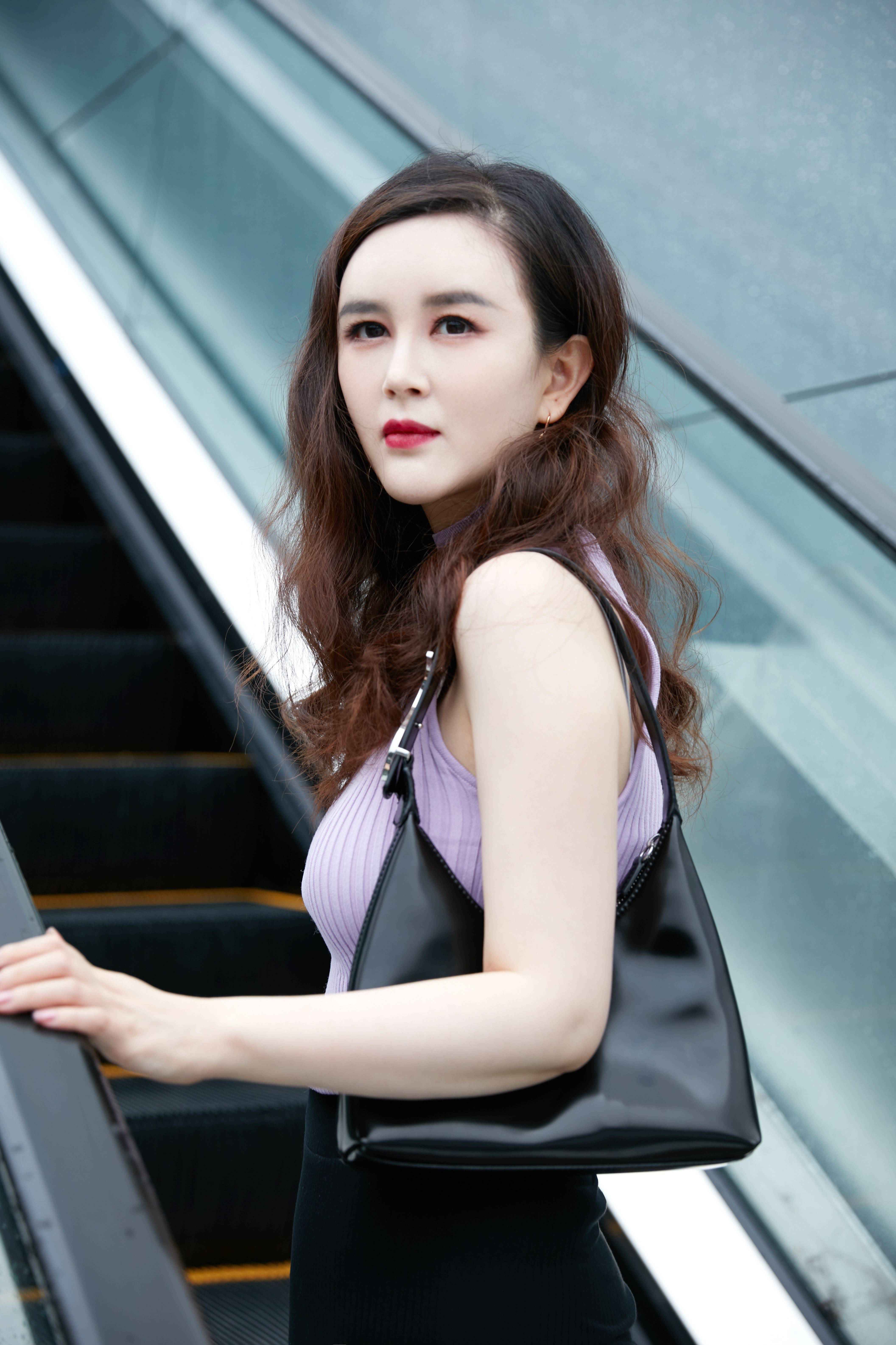 复古盛夏，刘竞翩翩回眸的优雅时光