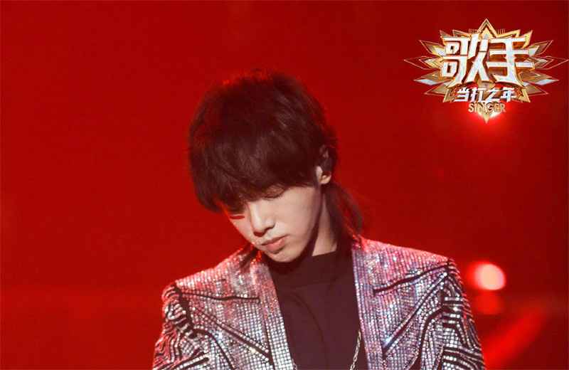 华晨宇真的是名副其实歌王吗？何老师在节目中救场，情商真的高！