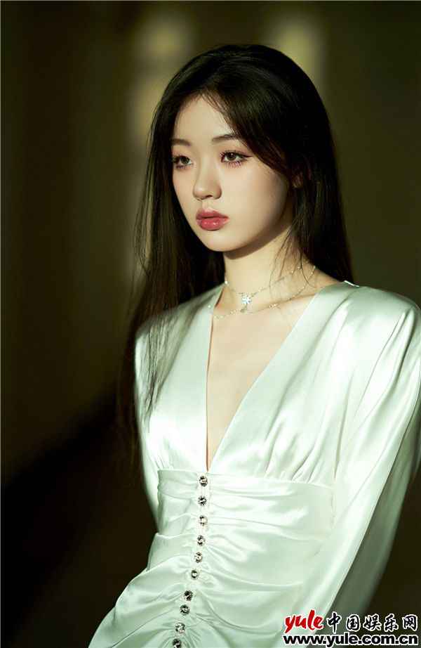 单依纯全新倾诉单曲 《喂》上线 源内探索自问自答